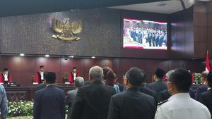 Jokowi Hadiri Momen Pengucapan Sumpah Ketua-Wakil Ketua MK