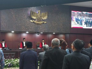 Jokowi Hadiri Momen Pengucapan Sumpah Ketua-Wakil Ketua MK