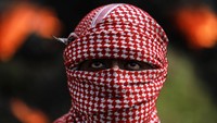 Namun pembicaraan perdamaian telah terhenti sejak 2014. Palestina mengatakan perluasan pemukiman Yahudi telah merusak peluang pembentukan negara yang layak.