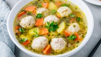 Resep Bola-bola Ayam dan Sayuran Kuah Kaldu yang Gurih Enak Untuk Sahur