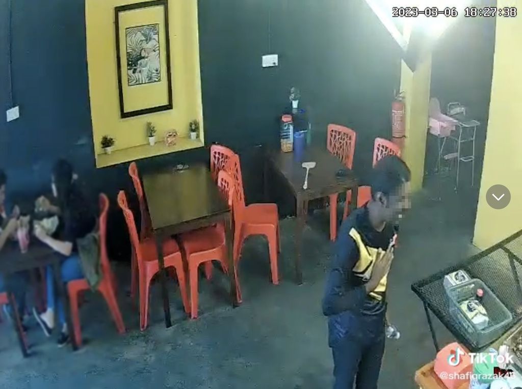Pemilik Restoran Ini Banjir Pujian Saat Beri Makanan Gratis
