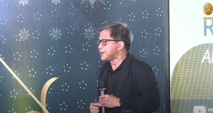 Rocky Gerung saat menjadi pembicara dalam peringatan HUT ke-70 Ikahi. (Tangkapan layar YouTube Ikahi)