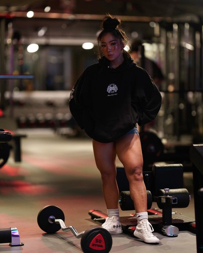 Ru yang juga seorang selebgram kini dikenal dengan bentuk tubuhnya yang atletis. Tapi tak disangka jika dulu ia pernah bergelut dengan gangguan makan. Hal itu berawal ketika Ru mengikuti olahraga figure skating yang menurutnya cantik tapi toxic.Foto: Instagram @the.littlebeast