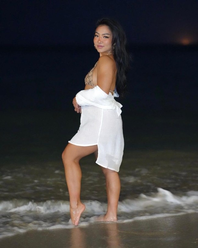 Dalam berbagai videonya, Ru sering menampilkan kemampuannya mengangkat beban yang jauh lebih berat dari bobot tubuhnya yang hanya 56 kg. Ia pun dijuluki sebagai Little Beast. Foto: Instagram @the.littlebeast