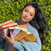 Ketika itu, Ru sering diminta gurunya untuk mengurangi berat badan. Dia yang awalnya akan datang padaku dan bilang hilangkan ini dan dia akan mencubit tubuhku dan bilang hilangkan ini minggu depan. Dan aku tidak tahu bagaimana. Aku di kelas tujuh mungkin usia 11 jadi aku bertanya padanya dan dia akan menyuruh ibuku untuk membuatku diet 400 kalori, katanya dilansir Dailymai. Foto: Instagram @the.littlebeast