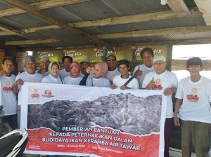 Relawan Ganjar Salurkan Bantuan untuk Peternak Ikan di Kaltim