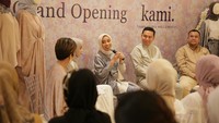Koleksi teranyar Kami ini hadir di tengah-tengah masyarakat yang haus akan mode stylish dalam menyambut Hari Raya Idul Fitri.