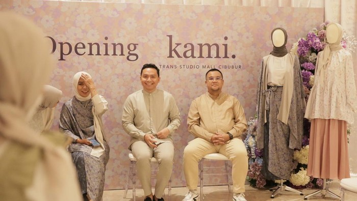 Sambut Ramadan dan Idul Fitri 2023, Kami menghadirkan koleksi terbaru di Trans Studio Mall Cibubur. Batik ini diberi nama 'Prudence Collection'.