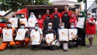 Bersama Foodbank of Indonesia (FOI), ABC melibatkan komunitas ibu dan relawan pendukung untuk menyiapkan dan membagikan 125.000 paket makanan sahur dan buka puasa.