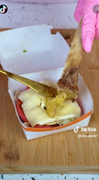 Sisca Kohl bikin burger wagyu A5