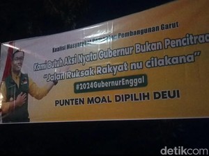 Spanduk Kritikan untuk Ridwan Kamil