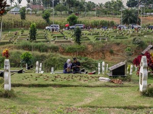 Urutan Doa Ziarah Kubur Lengkap dengan Tulisan Arab, Latin, dan Artinya