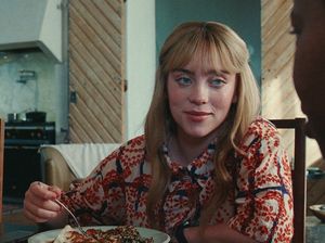 Kisah Debut Billie EIlish di Swarm, Jadi Pemimpin Sekte Sesat Alison Mack