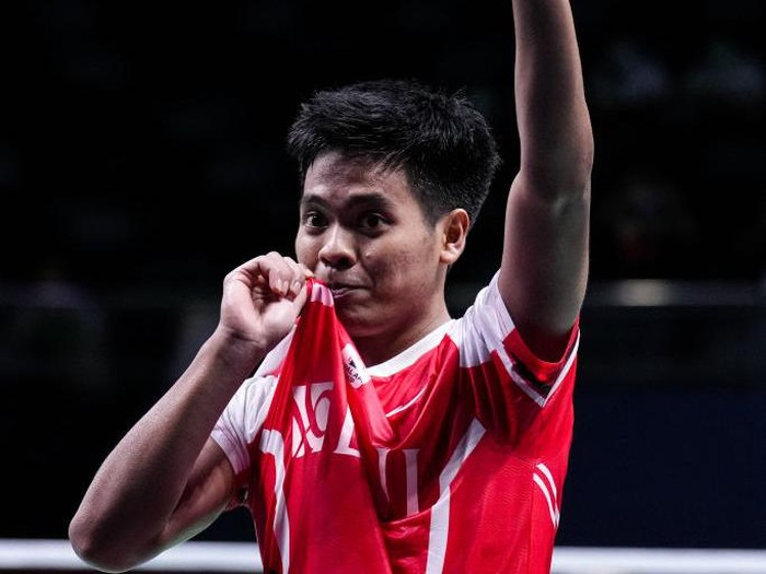 BANGKOK, THAILAND - MAY 11: Syabda Perkasa Belawa of Indonesia celebrates the victory in the Mens Single match against Lee Yun Gyu of Korea during day four of the BWF Thomas and Uber Cup Finals at Impact Arena on May 11, 2022 in Bangkok, Thailand. (Photo by Shi Tang/Getty Images)