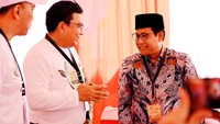Menteri Desa, Pembangunan Daerah Tertinggal, dan Transmigrasi Republik Indonesia, Abdul Halim Iskandar bersama Direktur Utama PT RAPP, Sihol Aritonang meninjau lokasi pembibitan untuk tetap melestarikan hutan demi kelangsungan hidup dan Pemberdayaan Masyarakat di Desa, Daerah Tertinggal dan Transmigrasi di Desa Makmur, Kecamatan Pangkalan Kerinci, Kabupaten Pelalawan, Riau, Senin (20/3/2023).