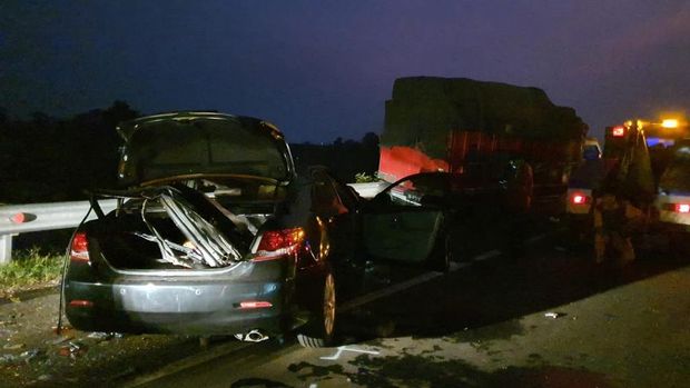 TKP kecelakaan menewaskan pebulutangkis Syabda Perkasa Belawa di Tol Pemalang, Senin (20/3/2023).