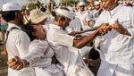 Umat Hindu Bali Menyucikan Diri Lewat Upacara Melasti