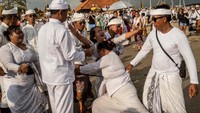 Upacara Melasti juga sebagai bentuk permohonan kepada Sang Hyang Widhi atau Tuhan Yang Maha Esa supaya umat Hindu diberikan kekuatan dalam melaksanakan Hari Raya Nyepi.