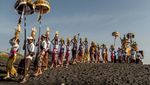 Umat Hindu Bali Menyucikan Diri Lewat Upacara Melasti