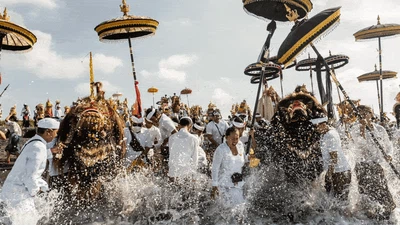 Umat Hindu Bali Menyucikan Diri Lewat Upacara Melasti