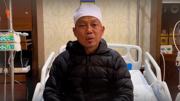 Ustaz Dasad Latif sakit.