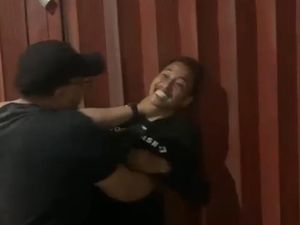 Viral Pemotor Diludahi hingga Dianiaya gegara Salip Kendaraan di Medan