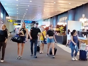 Duh! Media Asing Ulas Petugas Bea Cukai RI yang Diduga Peras Turis di Bali