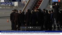 Xi Jinping tiba di Bandara Vnukovo, Rusia, Senin (20/3) sore waktu setempat. RU- 24 via AP Photo.