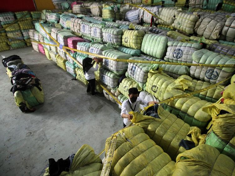 824 Bal Pakaian Impor Bekas Senilai Rp 10 Miliar Dimusnahkan!