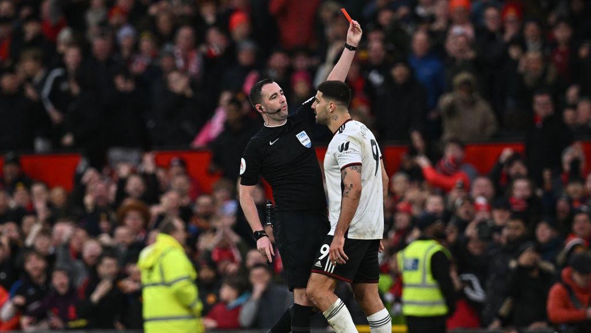 Aleksandar Mitrovic terancam sanksi lebih dari 10 laga (Foto: AFP via Getty Images/PAUL ELLIS)