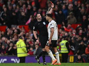 Dorong Wasit, Mitrovic Terancam Tak Bisa Main Lebih dari 10 Laga