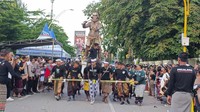 Ada setidaknya enam ogoh-ogoh yang diarak di Jalan El Tari, Kota Kupang.