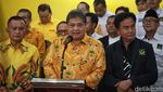 Airlangga Sambut Hangat Yusril di Markas Golkar