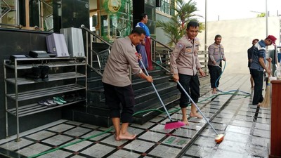Aksi Bersih-bersih Masjid Sambut Ramadan di Tangerang