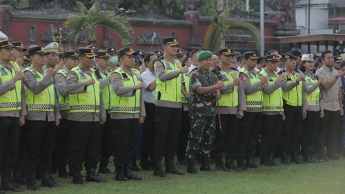 Polres Buleleng mengerahkan 235 personel polisi untuk mengamankan pawai ogoh-ogoh saat malam pengerupukan H-1 Nyepi.