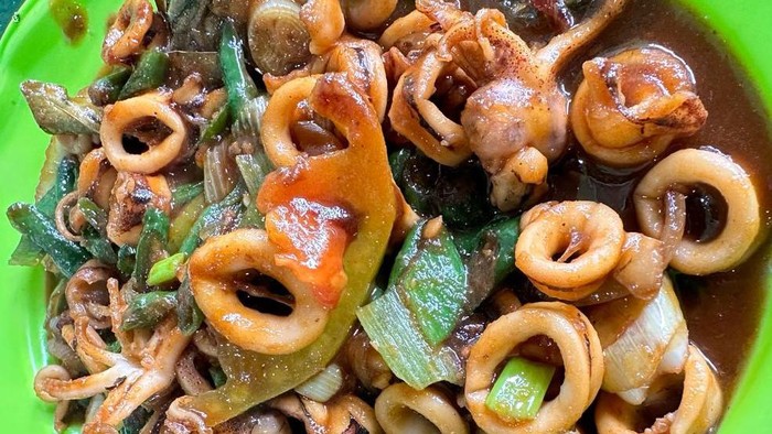 Beragam menu olahan seafood yang dijajakan di Pantai Depok, Bantul. Foto diunggah Selasa (21/3/2023).