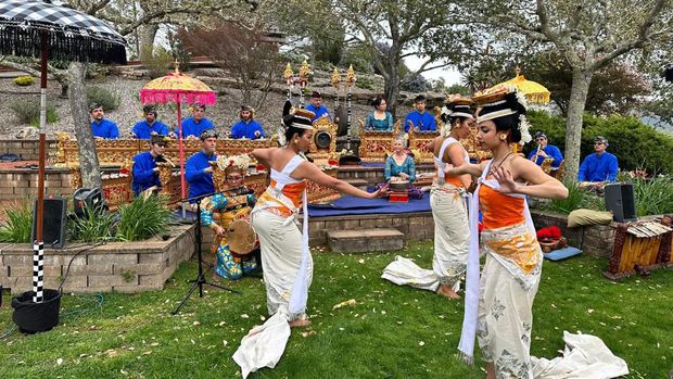 Bule-bule Menari Bali di AS