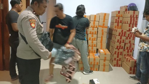 Bule Belanda menimbun miras dan diamankan di Kuta Mandalika.