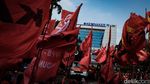 Buruh Demo di Depan Kemnaker, Tolak Aturan Potong Upah 25%