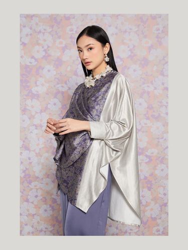 Cara merawat baju bahan satin agar tidak mudah rusak.