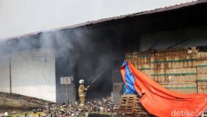 DKI Pastikan Sembako Aman Meski Gudang Berjam-jam Dilalap Api