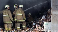 Kebakaran hebat sempat terjadi pada salah satu gudang sembako milik PT Food Station Tjipinang Jaya  di Cipinang, Jakarta Timur, Selasa (21/3/2023).