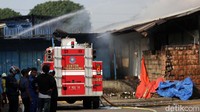 ”Tidak sama sekali akan mengganggu ketersediaan pasokan karena itu dalam keadaan kosong dan itu hanya, isinya hanya bahan baku kemasan, tegasnya.