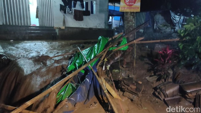 Dampak banjir bandang di Cugenang, Cianjur