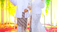 Dari video TikTok tersebut, dijelaskan pula kedua mempelai terpaut usia 5 tahun (Aldi [21] dan Putri [26]). Kendati demikian, perbedaan umur tersebut tak lantas menghentikan kisah cinta mereka. (Foto: TikTok @silviahellena42)
