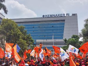 Buruh Ancam Pengusaha: Coba-coba Potong Upah 25%, Kami Penjarakan!