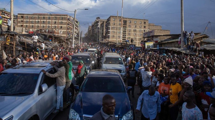 Demo Massa Oposisi di Kenya Berakhir Ricuh Pendukung pemimpin oposisi Kenya Raila Odinga dari koalisi Azimio La Umoja menggelar aksi protes. Demo tersebut berakhir ricuh.