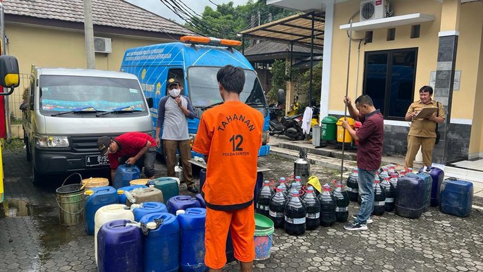 Polisi Tangkap 4 Warga Tangerang Timbun 1,35 Ton BBM Pertalite, Ini Modusnya