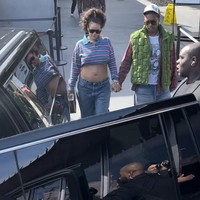 Saat menjadi ibu, ada keberanian besar yang muncul untuk menghadapi dunia bahwa kamu bisa melakukan apapun. Super Bowl adalah panggung terbesar di dunia dan cukup menakutkan dan membuatku tertantang. Penting bagi putraku untuk melihat ini, ujar Rihanna. (Foto: Hollywood To You/Star Max/GC Images)