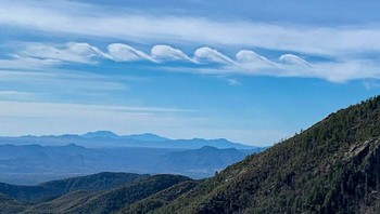 Awan terpola seolah hasil editan. Foto: Boredpanda